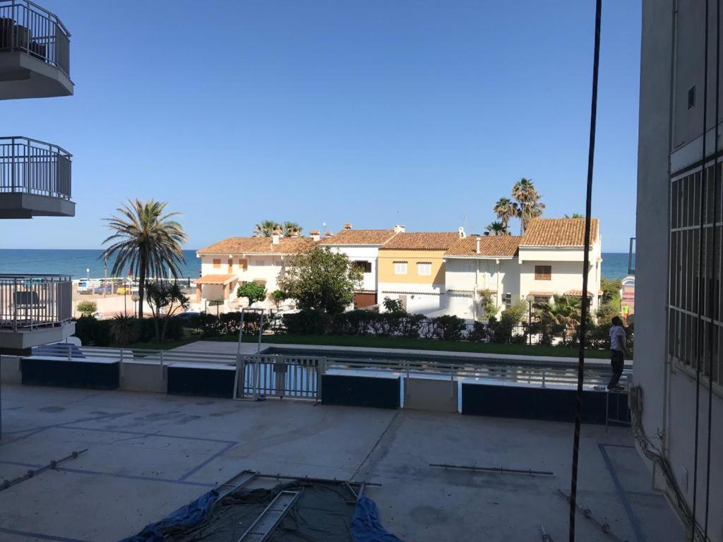 Apartamento En Complejo Residencial Con Piscina Y Garaje Frente Al Mar Valencia Exterior photo